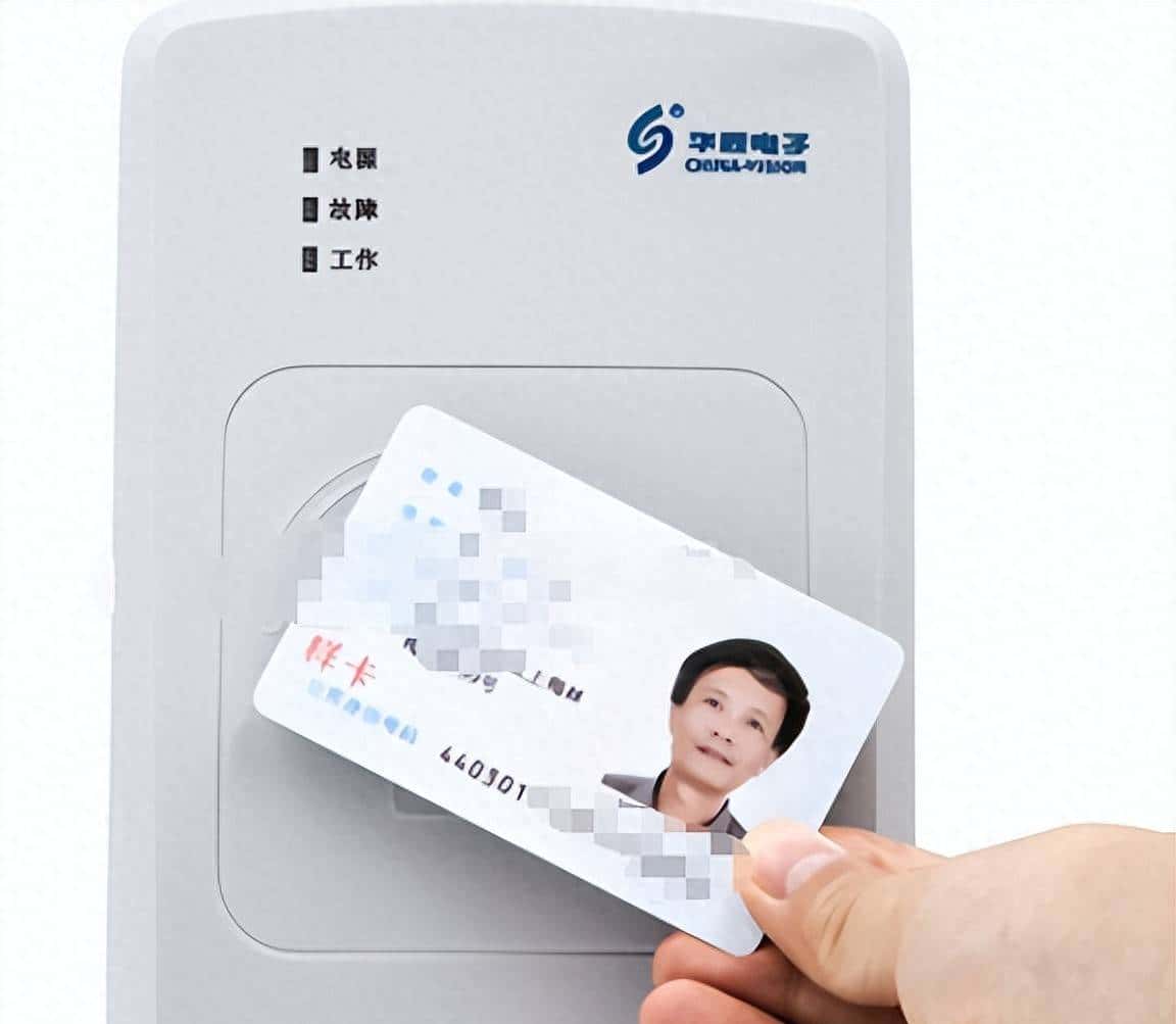 这个天线电路板是强力胶粘贴？太难拆了！拆解“身份证阅读器”