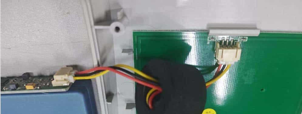 这个天线电路板是强力胶粘贴?太难拆了!拆解“身份证阅读器”