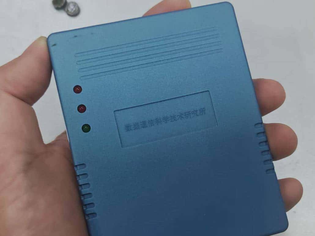 这个天线电路板是强力胶粘贴?太难拆了!拆解“身份证阅读器”