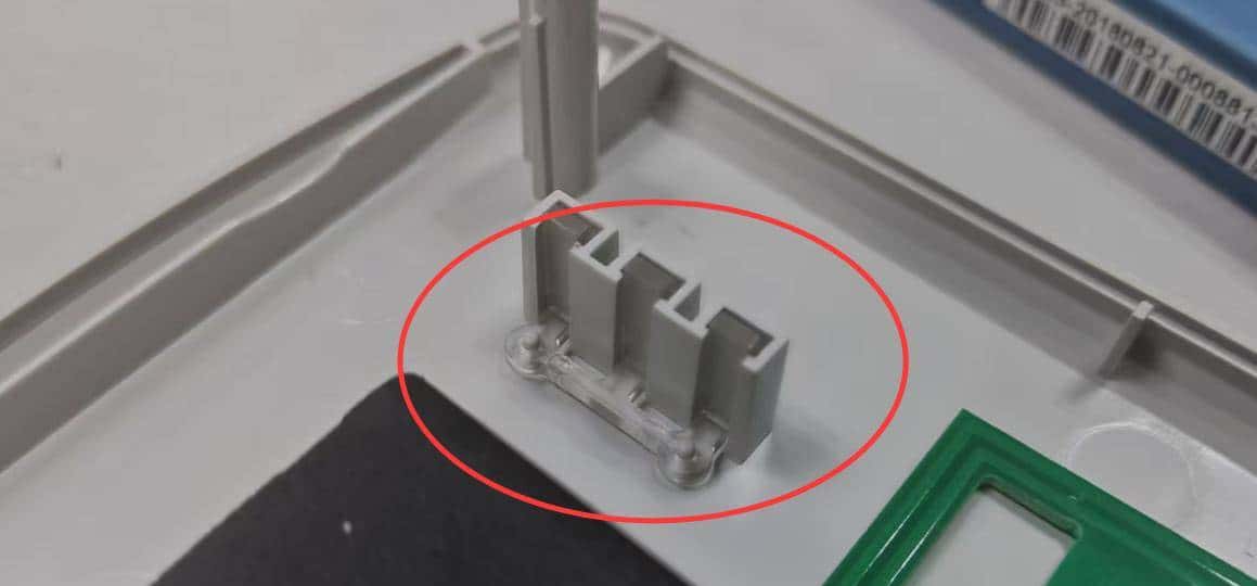 这个天线电路板是强力胶粘贴?太难拆了!拆解“身份证阅读器”