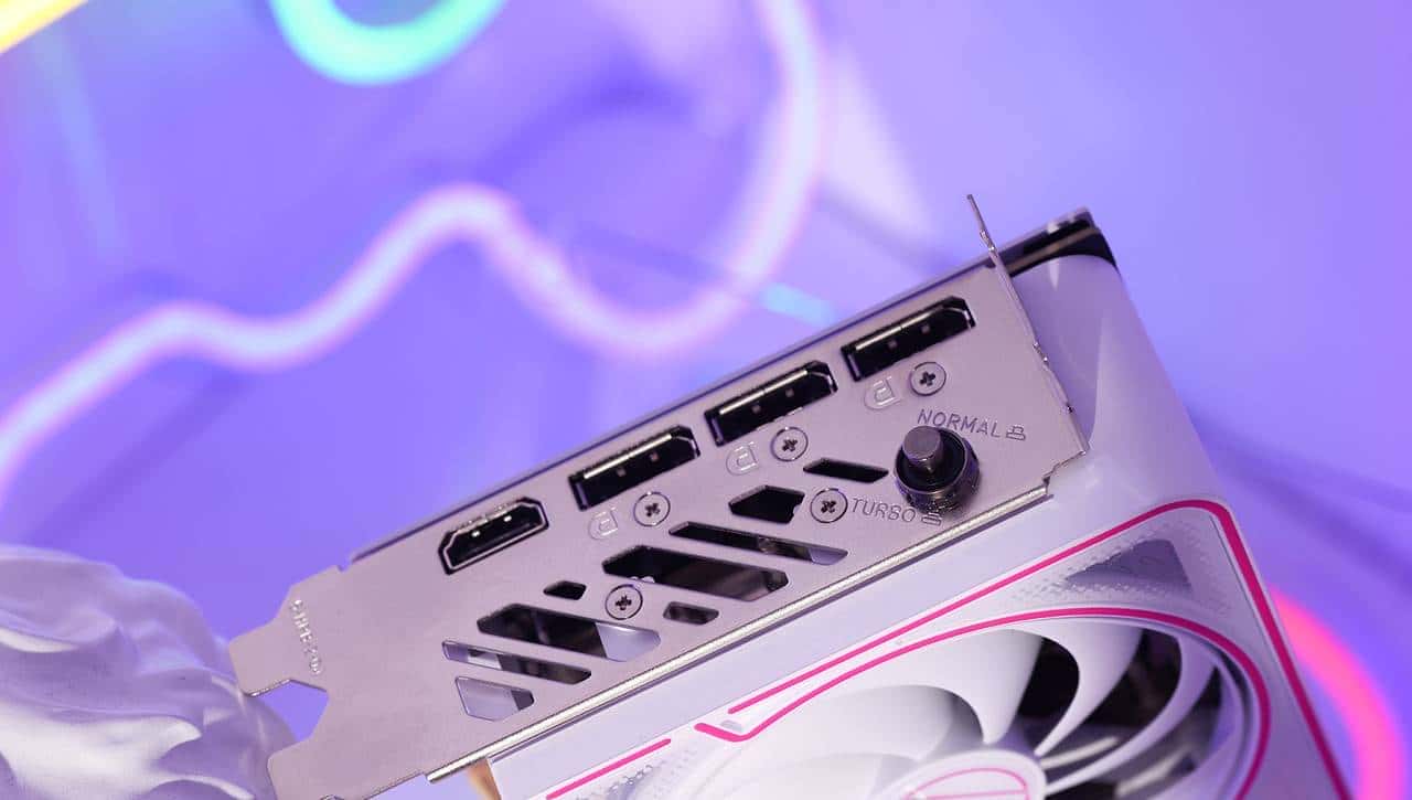 2K游戏神器 七彩虹iGame GeForce RTX 5070 Ultra W OC 12GB评测