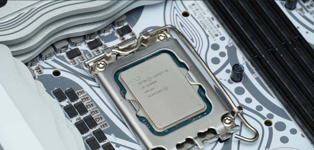 万元装机最优选，2K游戏甜品卡 iGame GeForce RTX 4070 Vulcan OC 首测