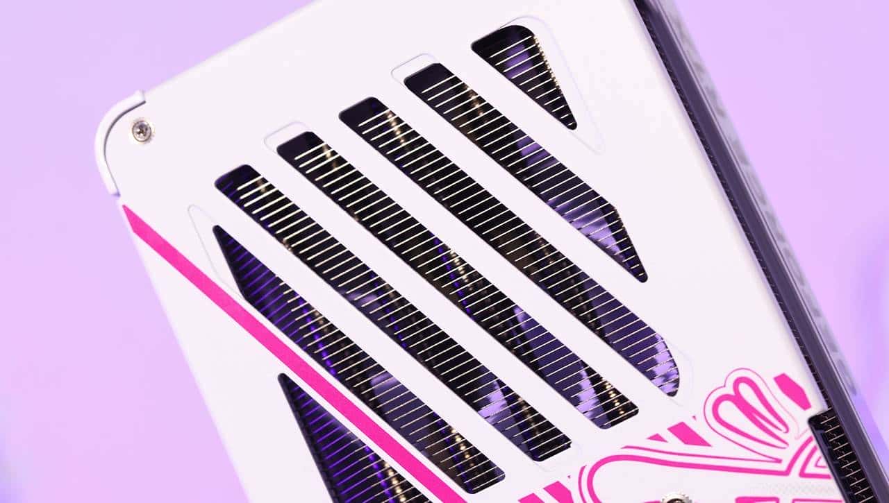 2K游戏神器 七彩虹iGame GeForce RTX 5070 Ultra W OC 12GB评测