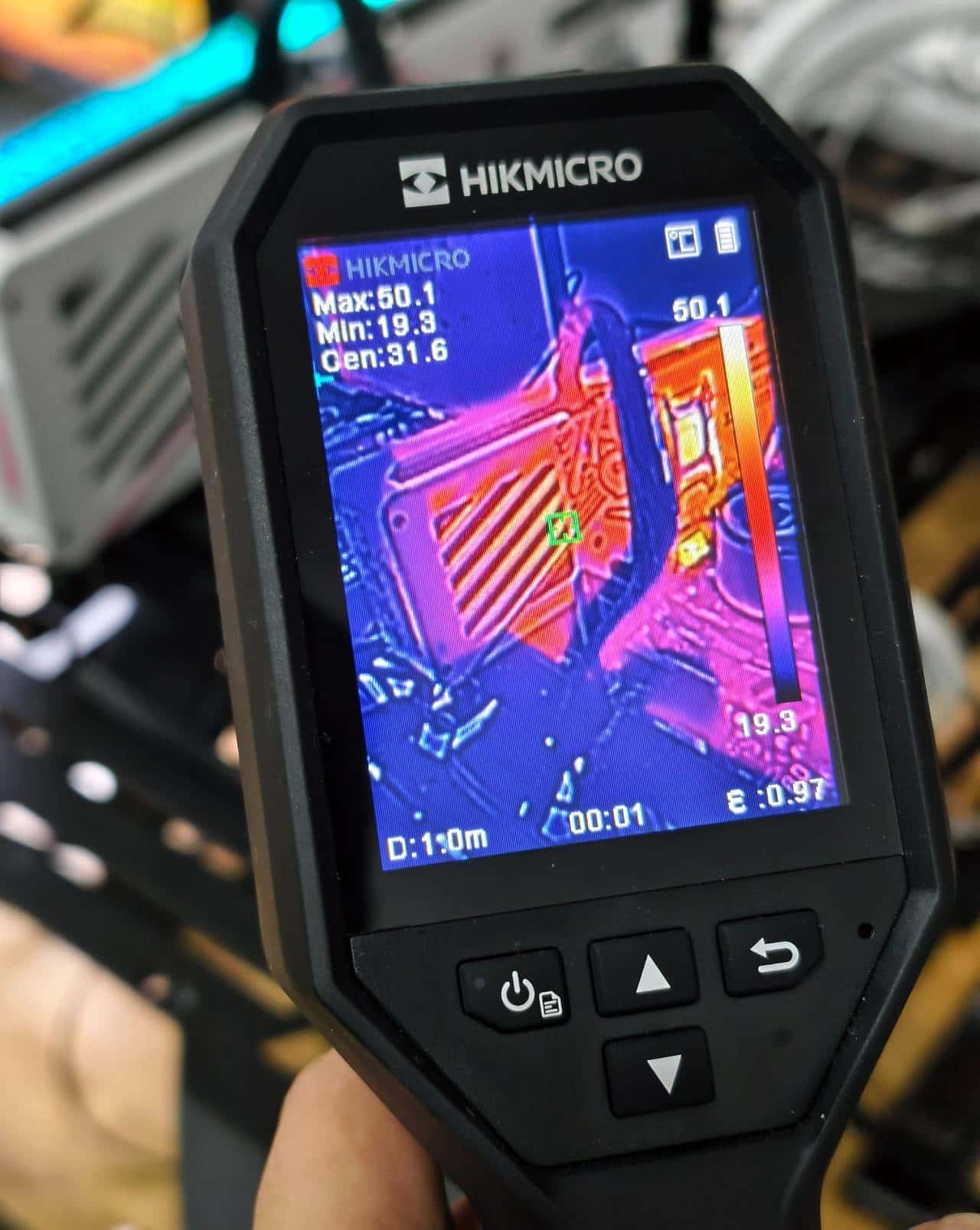 2K游戏神器 七彩虹iGame GeForce RTX 5070 Ultra W OC 12GB评测