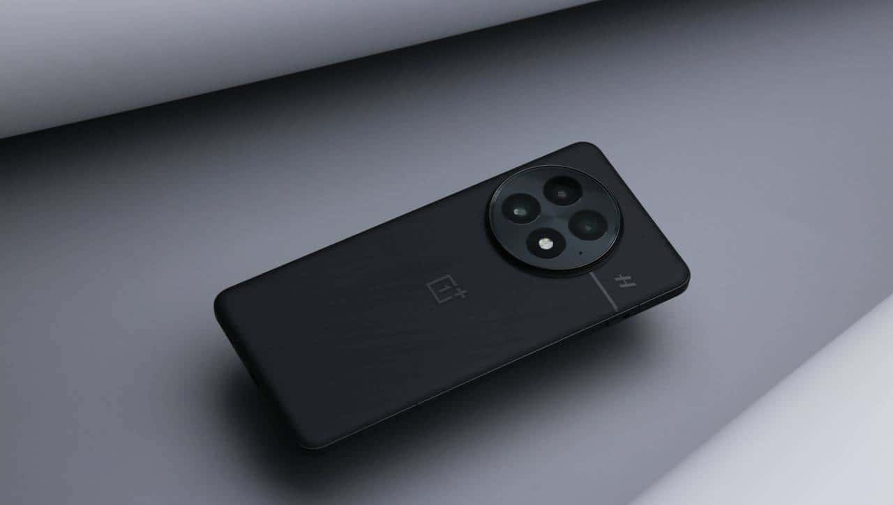 友商承让了,一加13评测:4499元起的骁龙8至尊版+2K屏+潜望长焦