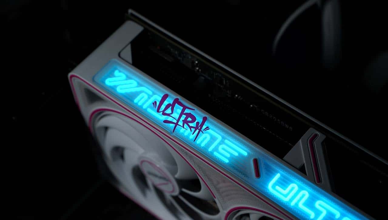 2K游戏神器 七彩虹iGame GeForce RTX 5070 Ultra W OC 12GB评测