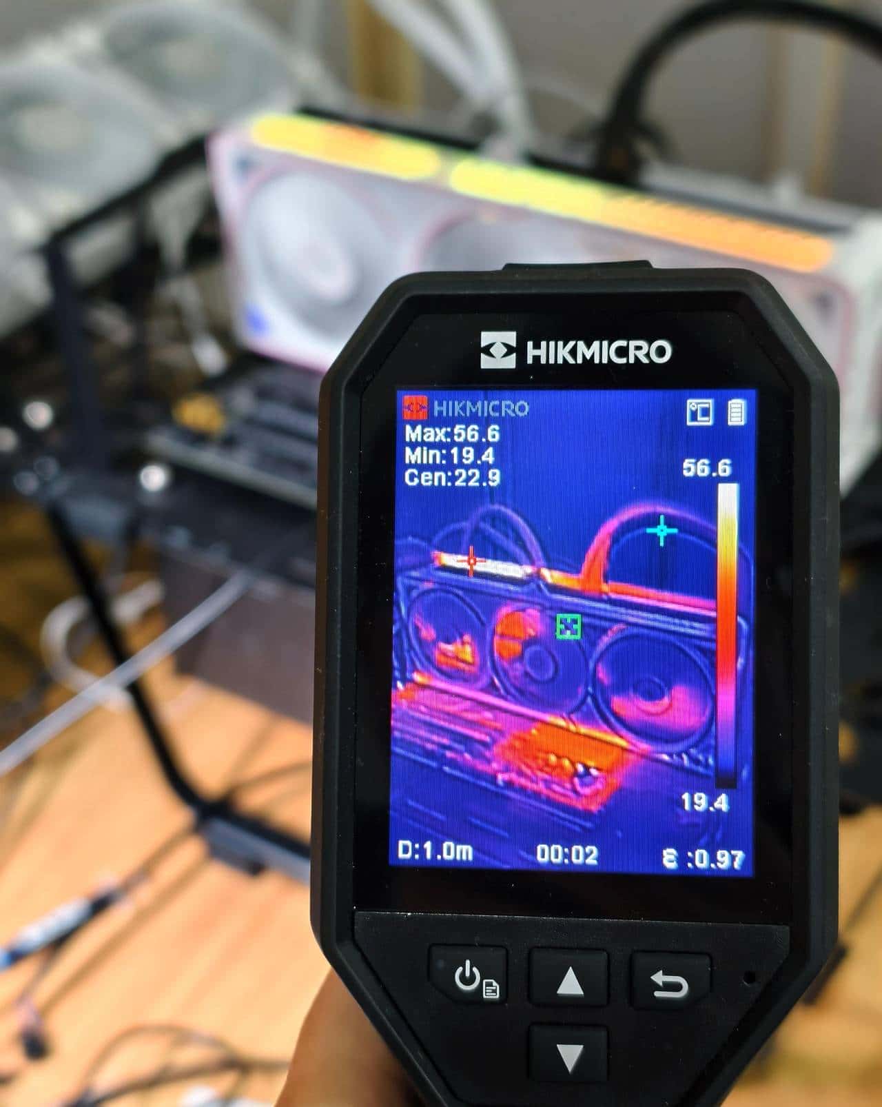 2K游戏神器 七彩虹iGame GeForce RTX 5070 Ultra W OC 12GB评测