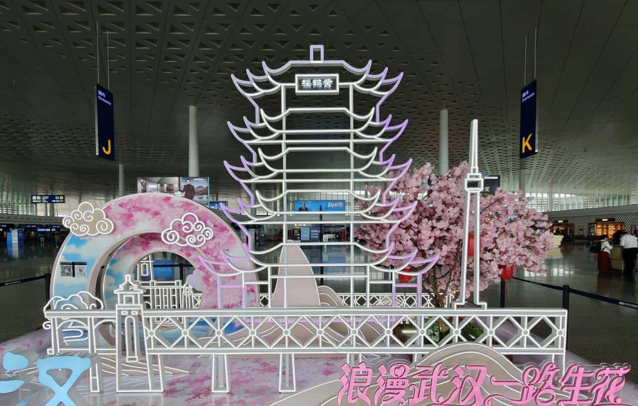 友商承让了,一加13评测:4499元起的骁龙8至尊版+2K屏+潜望长焦