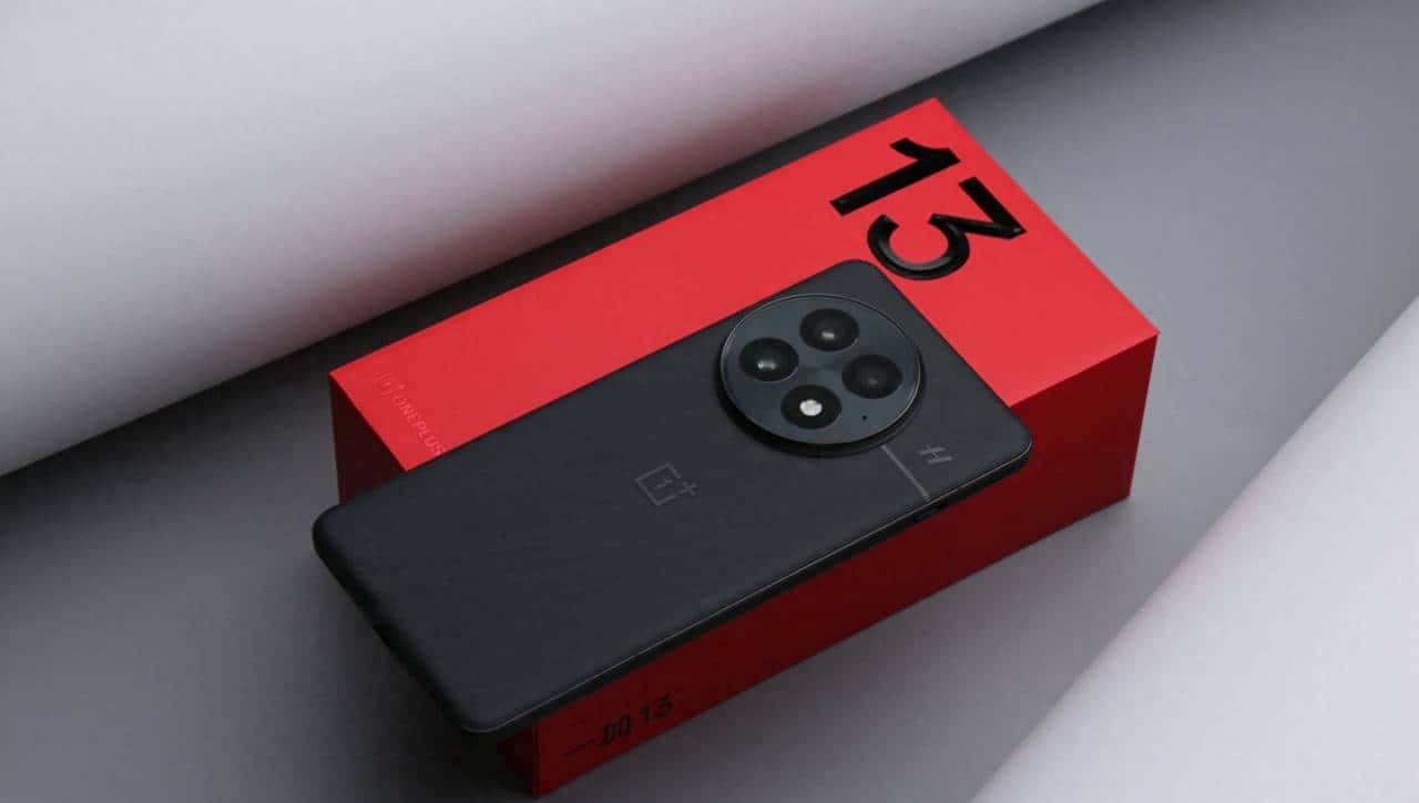 友商承让了，一加13评测：4499元起的骁龙8至尊版+2K屏+潜望长焦