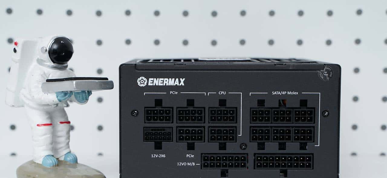 2K游戏神器 七彩虹iGame GeForce RTX 5070 Ultra W OC 12GB评测