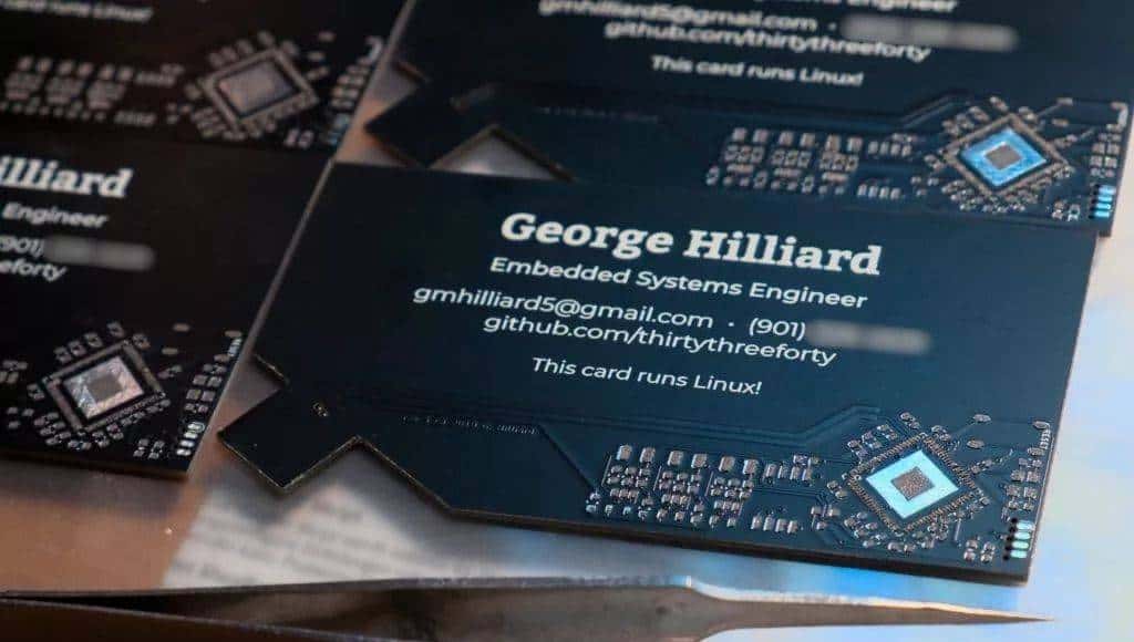 我的名片能运行Linux和Python，还能玩2048小游戏，成本只要20元