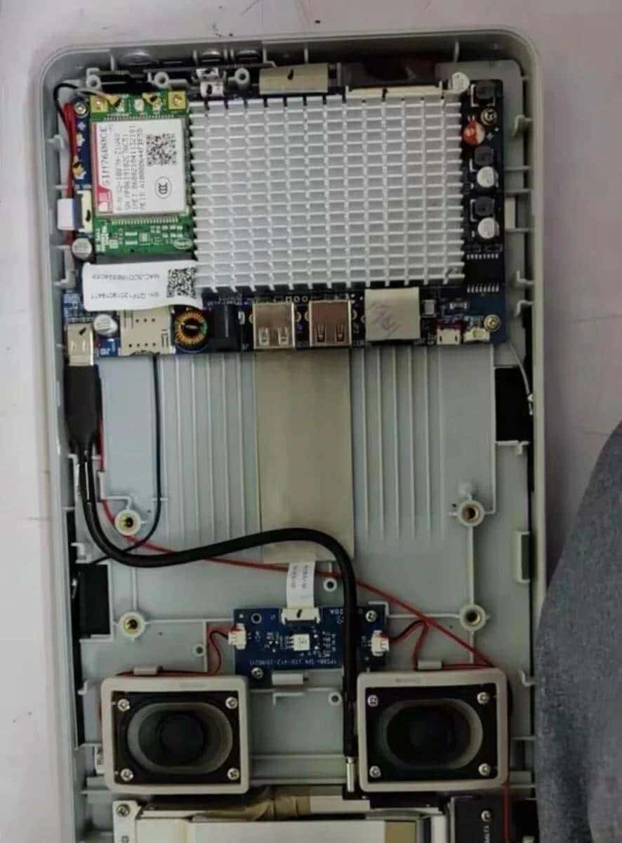 某鱼流出160元10.1寸触摸大屏的开发板,rk3399+4G运存+16G硬盘!