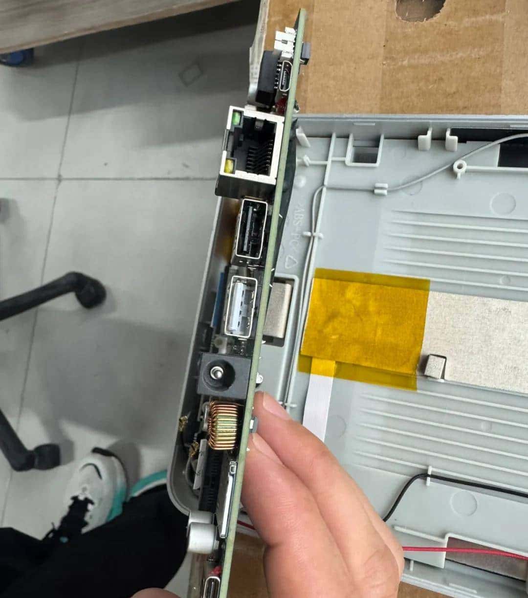 某鱼流出160元10.1寸触摸大屏的开发板,rk3399+4G运存+16G硬盘!