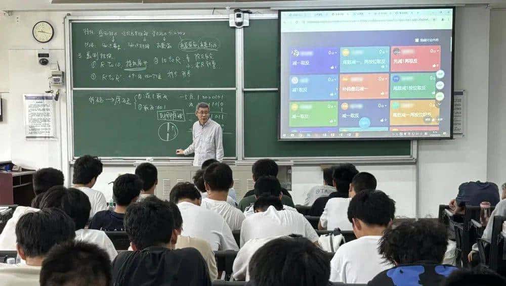 青科派 | 打破技术壁垒，让开源大模型微调像搭积木一样简单