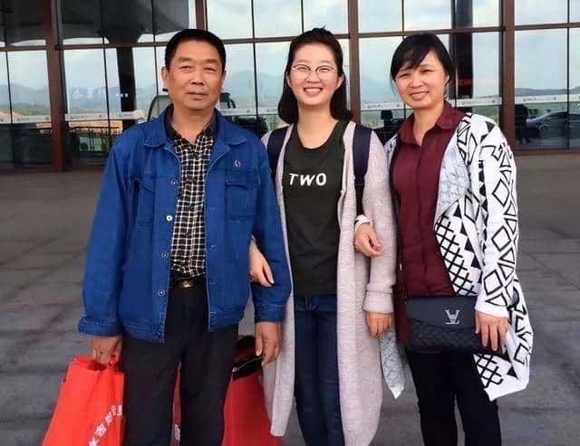 章莹颖遇害8年太催泪！博士男友不恋不婚。以另一种方式替她尽孝