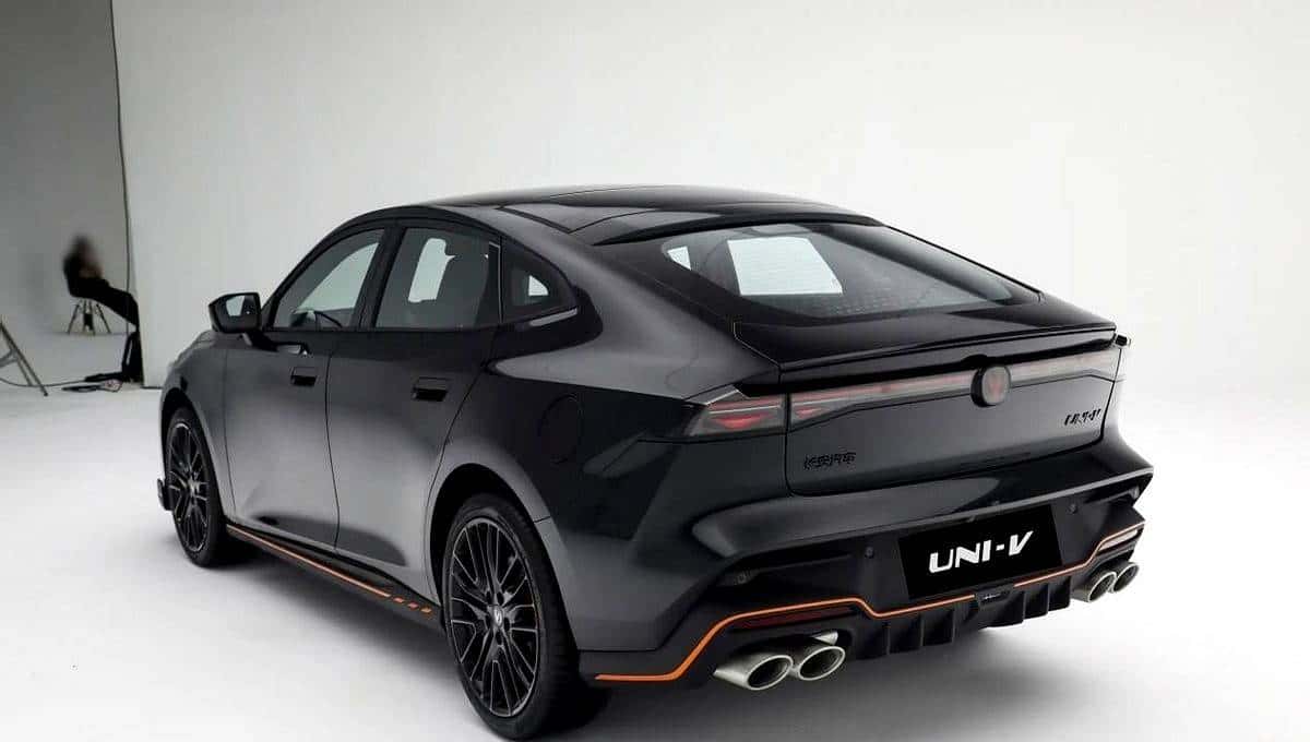 长安推出第三代UNI-V，对比吉利星瑞，买新还是买旧？