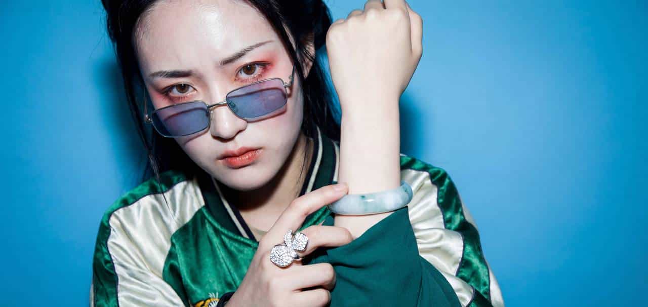 让马斯克变街头痞子、林黛玉穿潮牌，这个AI视频新玩法太上头，手把手教你秒变潮人